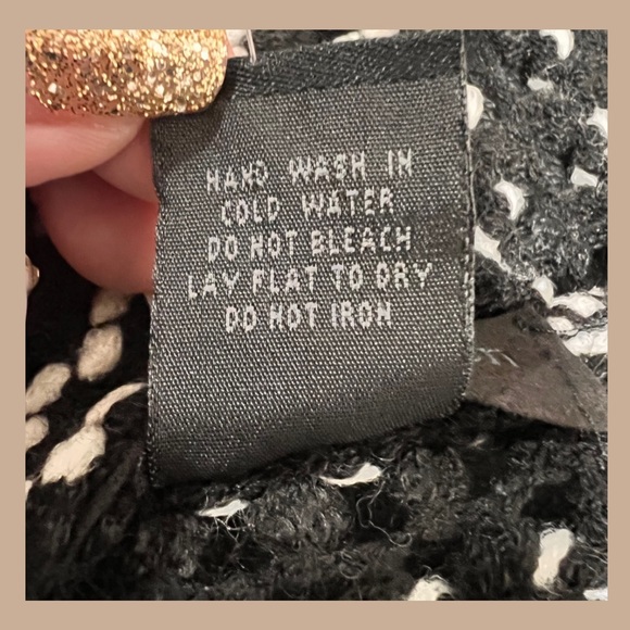 BRAND NEW! Steve Madden OSFM black & white poncho with fringe. - Picture 7 of 7